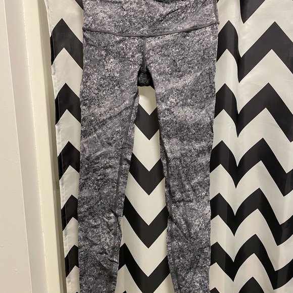 Lululemon Speckled Grey Wunder Unders - Picture 2 of 3